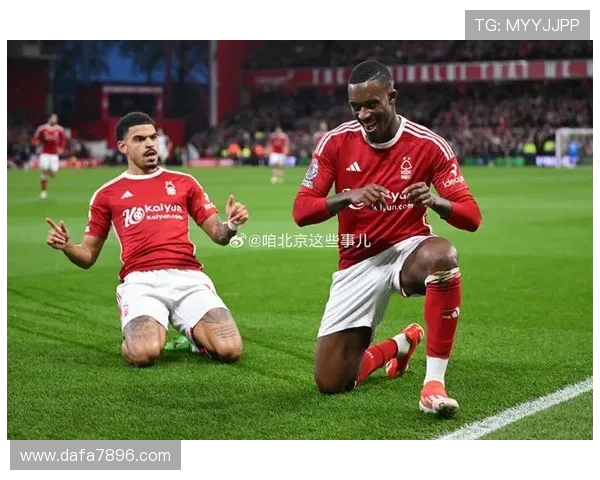 奥多伊精彩弧线传中 吉布斯怀特中路抢点险些破门 奥多伊精彩弧线传中 吉布斯怀特中路抢点险些破门