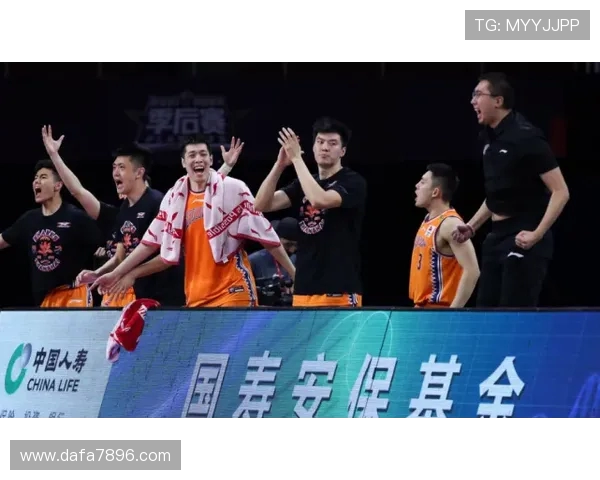 手感冰凉进攻受阻广东男篮主场惜败上海赛季调整待破局之夜反思路